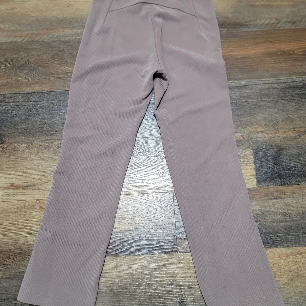 ​Lululemon Ribbed Softstreme Zip-Leg High-Rise Crop Pant 25